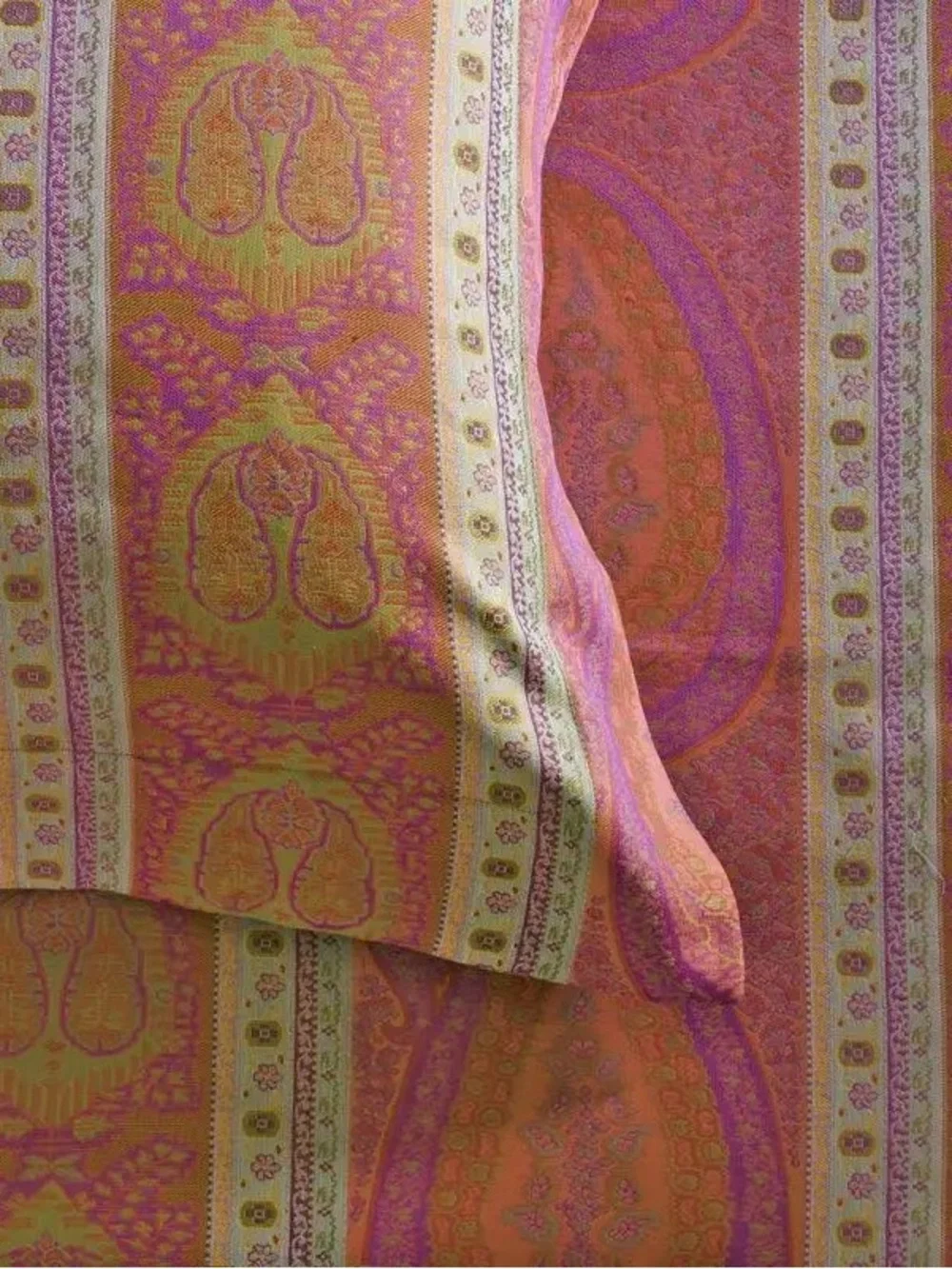 TWO NWOT ANICHINI TAJ PAISLEY Coral/Fuschia JACQUARD PILLOWCASES KING SIZE
